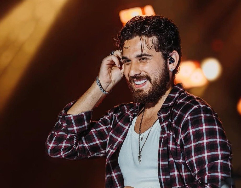 Gustavo mioto em galinhos